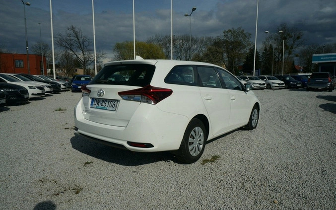 Toyota Auris cena 43900 przebieg: 174967, rok produkcji 2017 z Kołobrzeg małe 529
